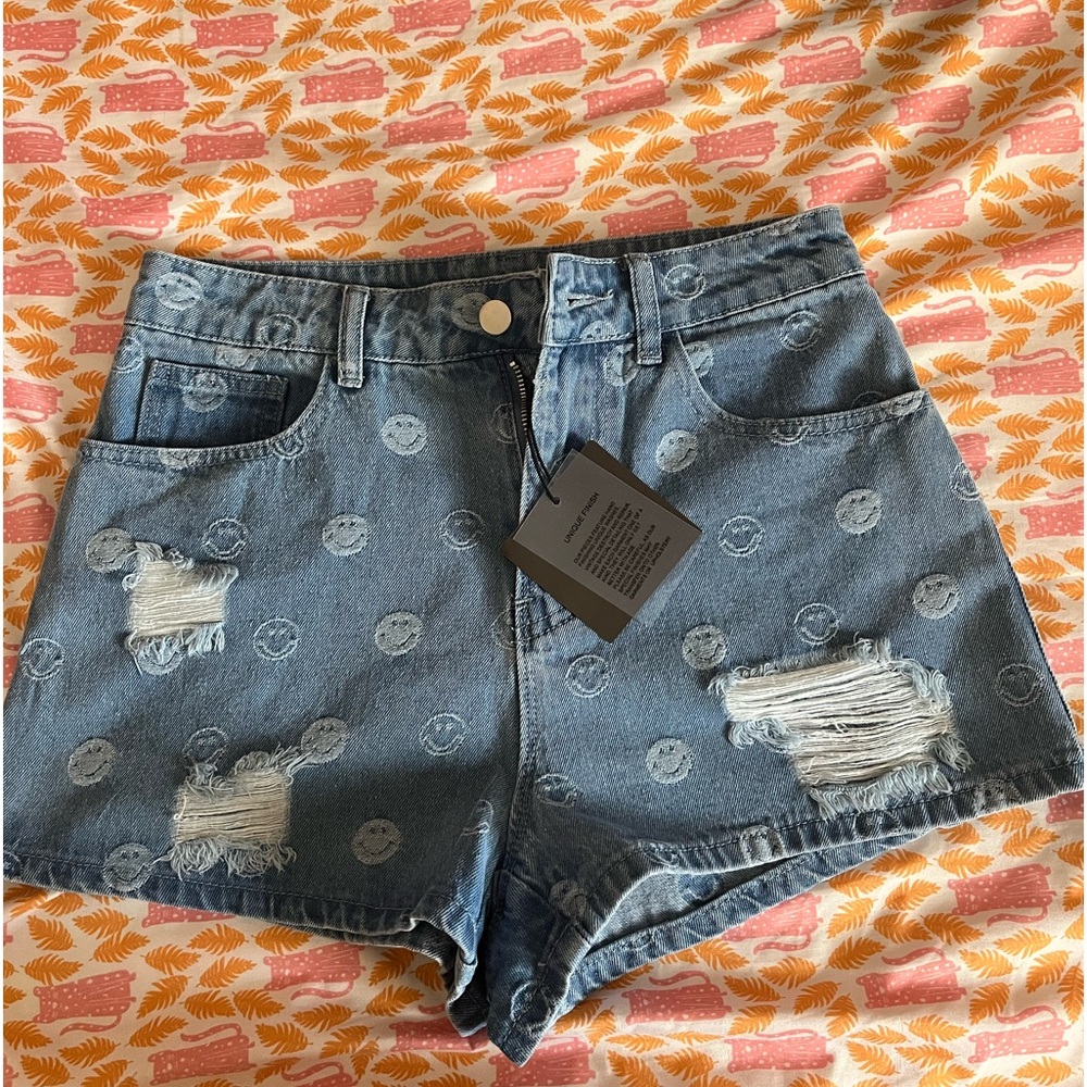 Lelis smiley face shorts size Small